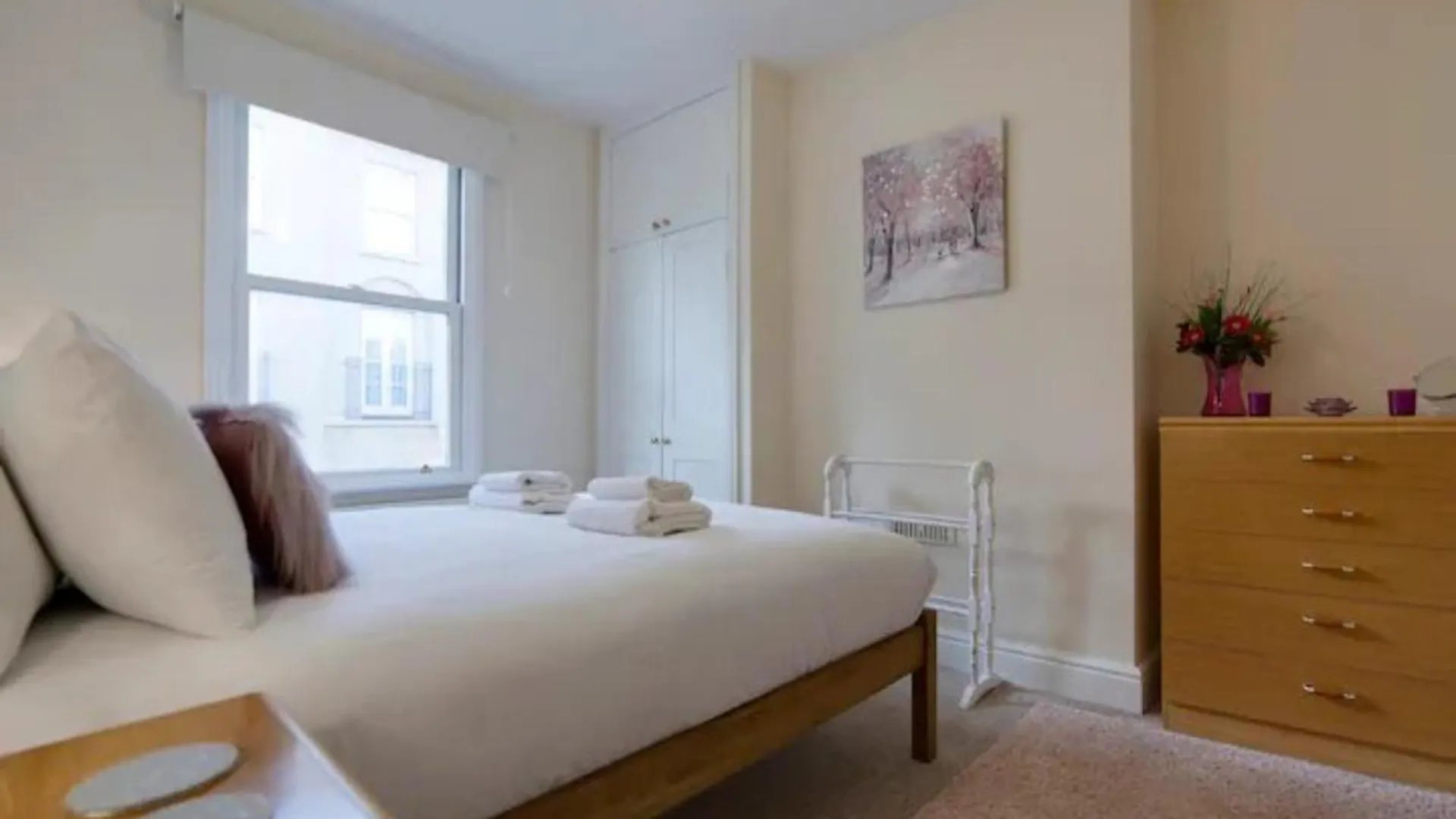 Pass The Keys Modern And Spacious Terrace In Central Cambridge